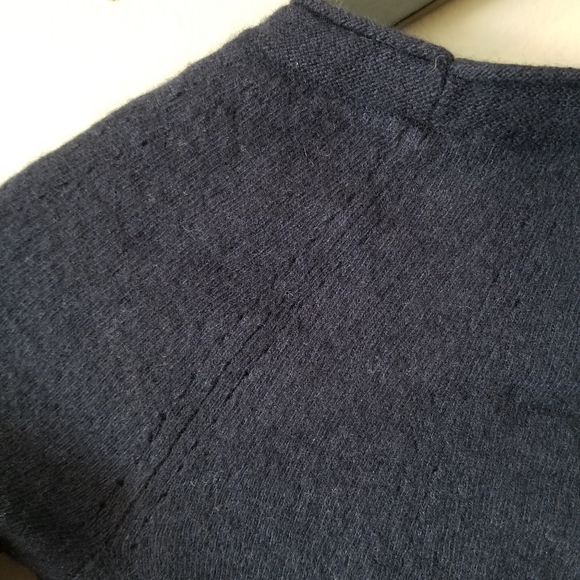 XS Banana Republic Sweater - Picture 6 of 12